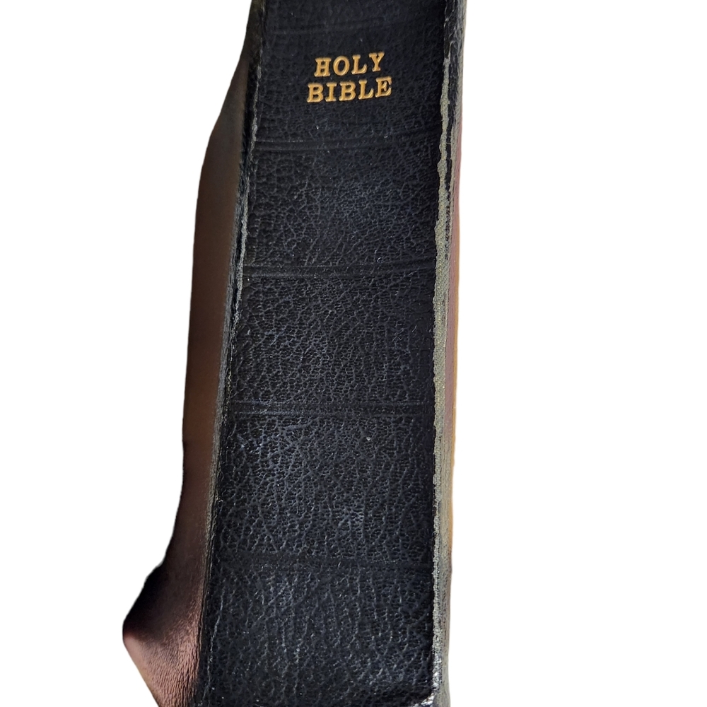 The Good Shepherd Edition Christian Workers Bible